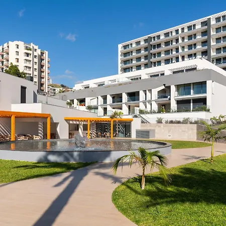 Acqua I By An Island