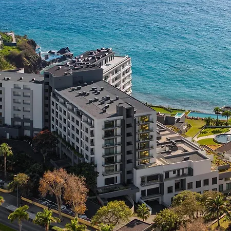 Acqua I By An Island * Funchal