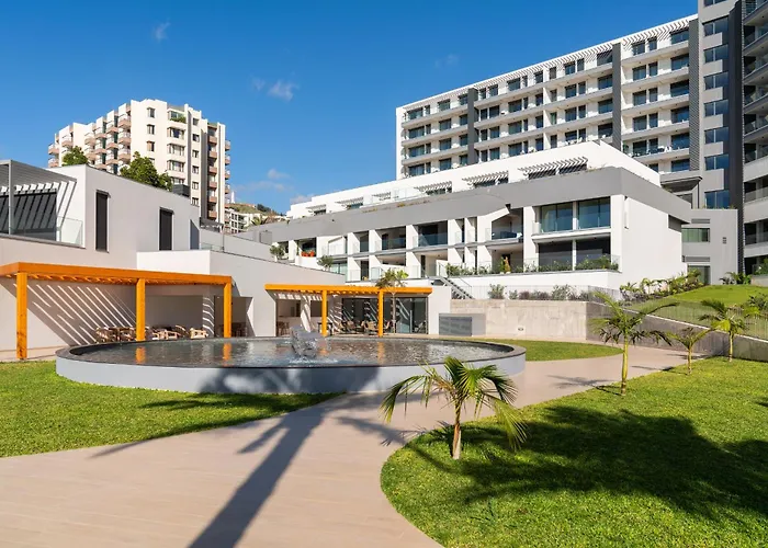 Acqua I By An Island